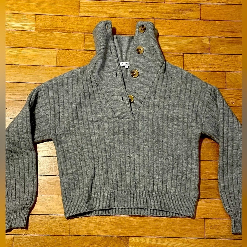 Oversized Cropped Gray Ribbed Sweater with Button Detail Women’s S